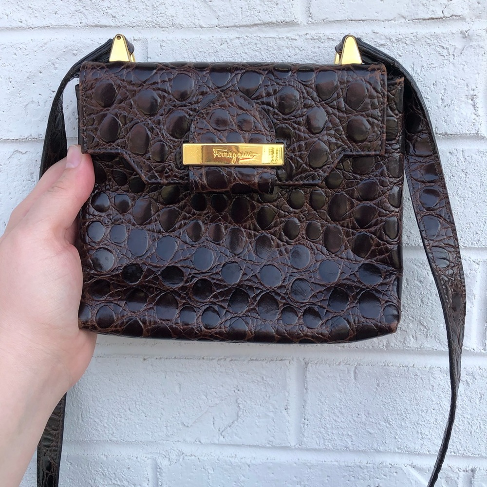 Vintage Salvatore Ferragamo chocolate brown croc leather cross body bag BR212634